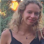 Pianista graduada en el Conservatorio da clases de piano, lenguaje musical, entreno auditivo y armonía a domicilio